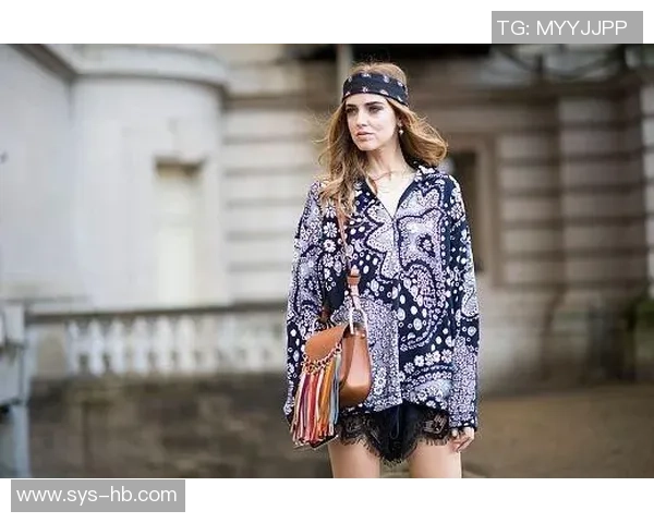 足球明星发带风潮解析:时尚与运动的完美结合与影响力 足球明星发带风潮解析:时尚与运动的完美结合与影响力